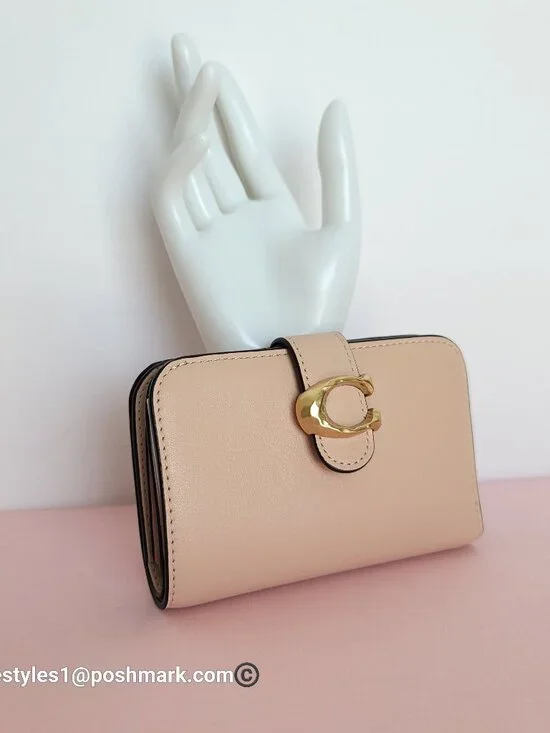 COACH Tabby Hammered C Logo Smooth Leather MD Bifold Wallet – Cream color⭐ - Picture 4 of 16